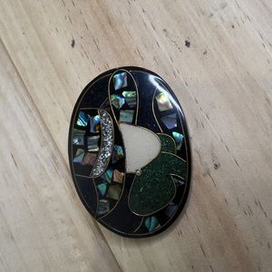 Vintage Lee Sands figural lady sunhat tinsel Mosaic inlay laminated oval brooch